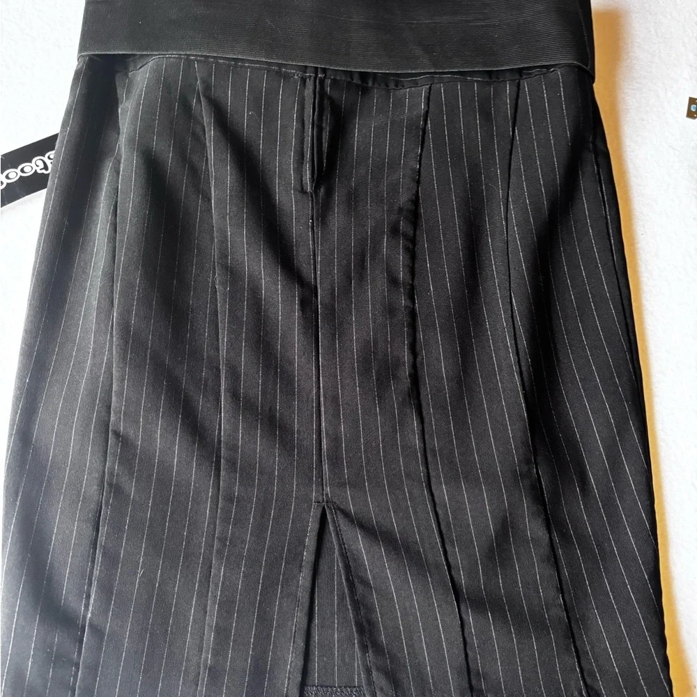 Stooges Black Pinstripe Pleated Mini Skirt 30”Waist NWT Belted